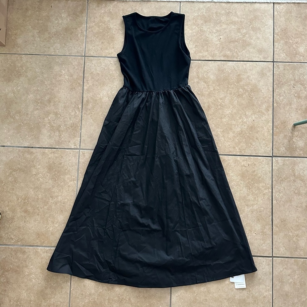 Commense Leisure Crew Neck Casual Long
Dress Clean Minimalist Black with Pockets
